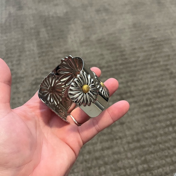 Silver cuff bracelet. Brand new - Picture 2 of 3